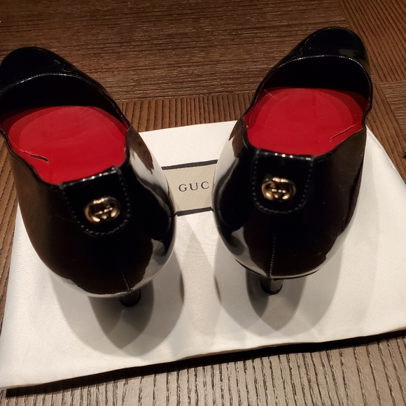 Gucci | Gold Monogram | Black Patent Wedge - Picture 5 of 9